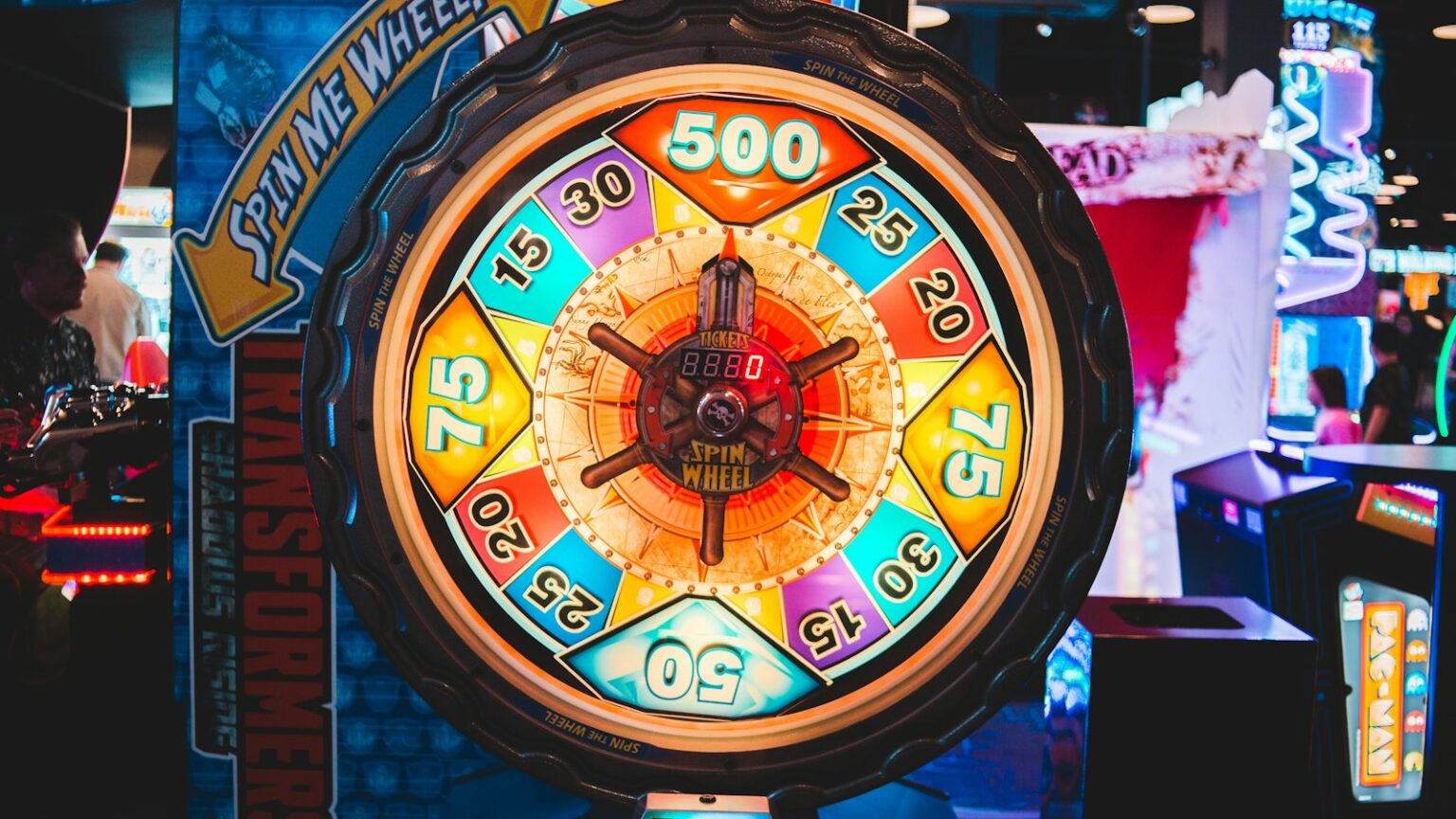 Bàn quay roulette và chip cược tại sòng bài giải trí trực tuyến uy tín (Photo by Erik Mclean on Unsplash)